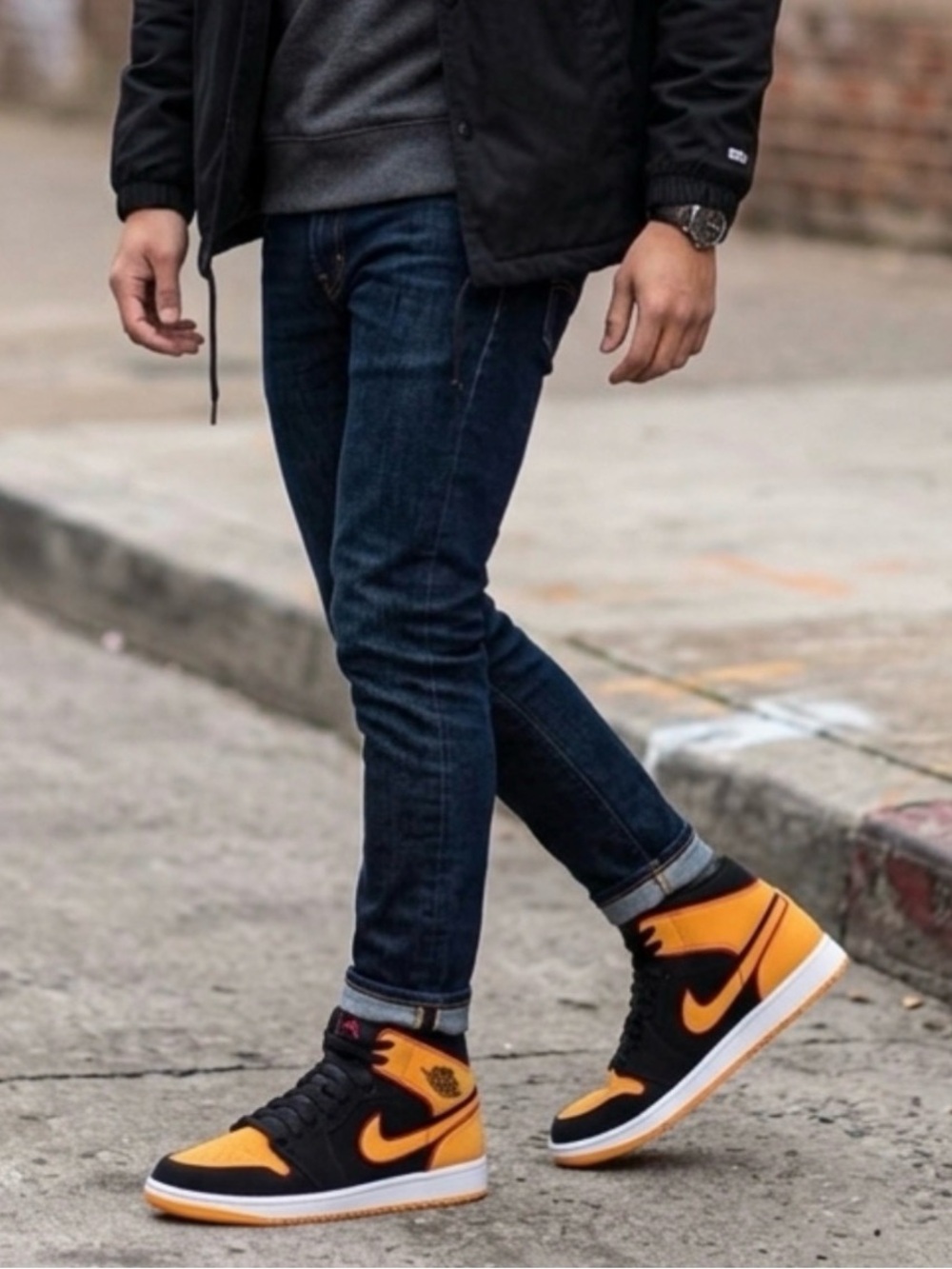 Nike Air Jordan 1 Mid SE FJ4923-008 Black and Orange Mens Size 9.5